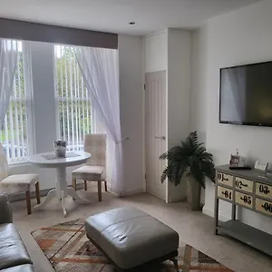 Firn By The Park Apartment Whitby
